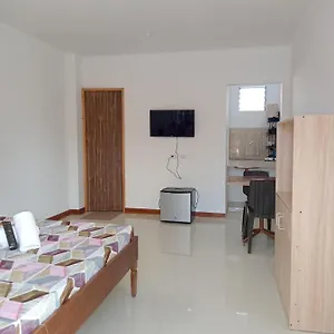 ホテル __aplaridel Suites__